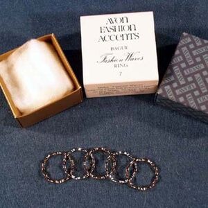 AVON FASHION WAVES 1970 FIVE RING SET, Sz 7, GOLD & SILVER TONE, GENUINE VINTAGE